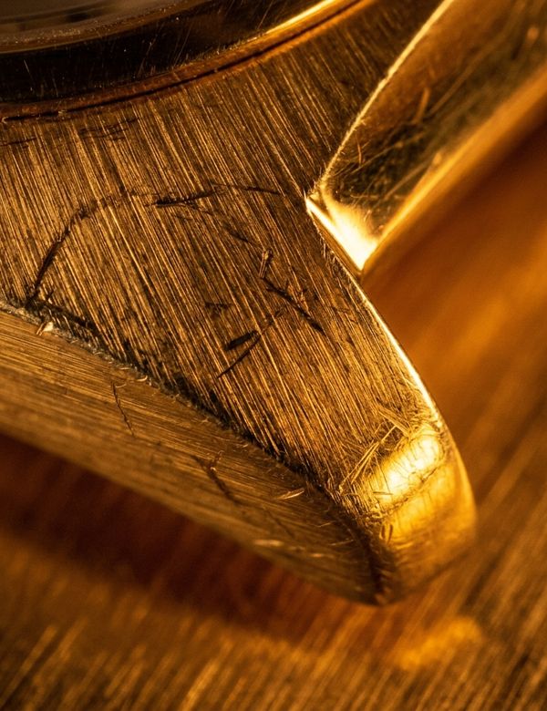 GOLDEN CODE 古昆金表拉丝足金特写